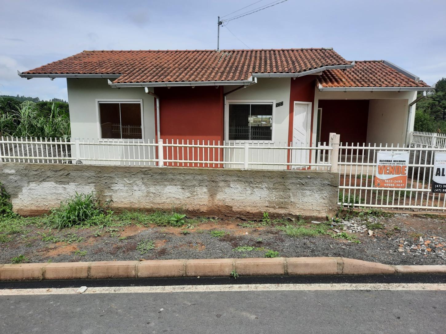 Vende-se ou troca-se uma casa em Itaiópolis -  Santa Catarina, no valor de 300 m